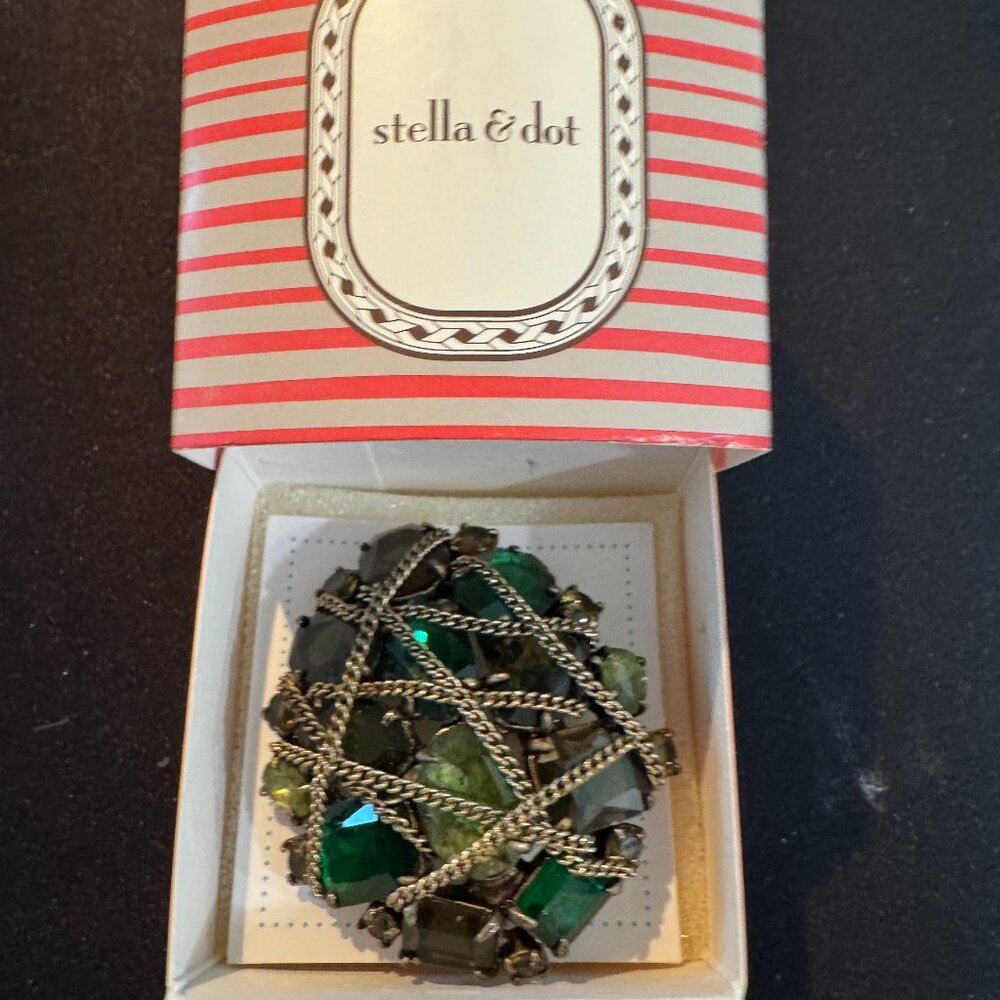 Stella and Dot Vintage Brooch for Sale! Never worn.  Comes with box.